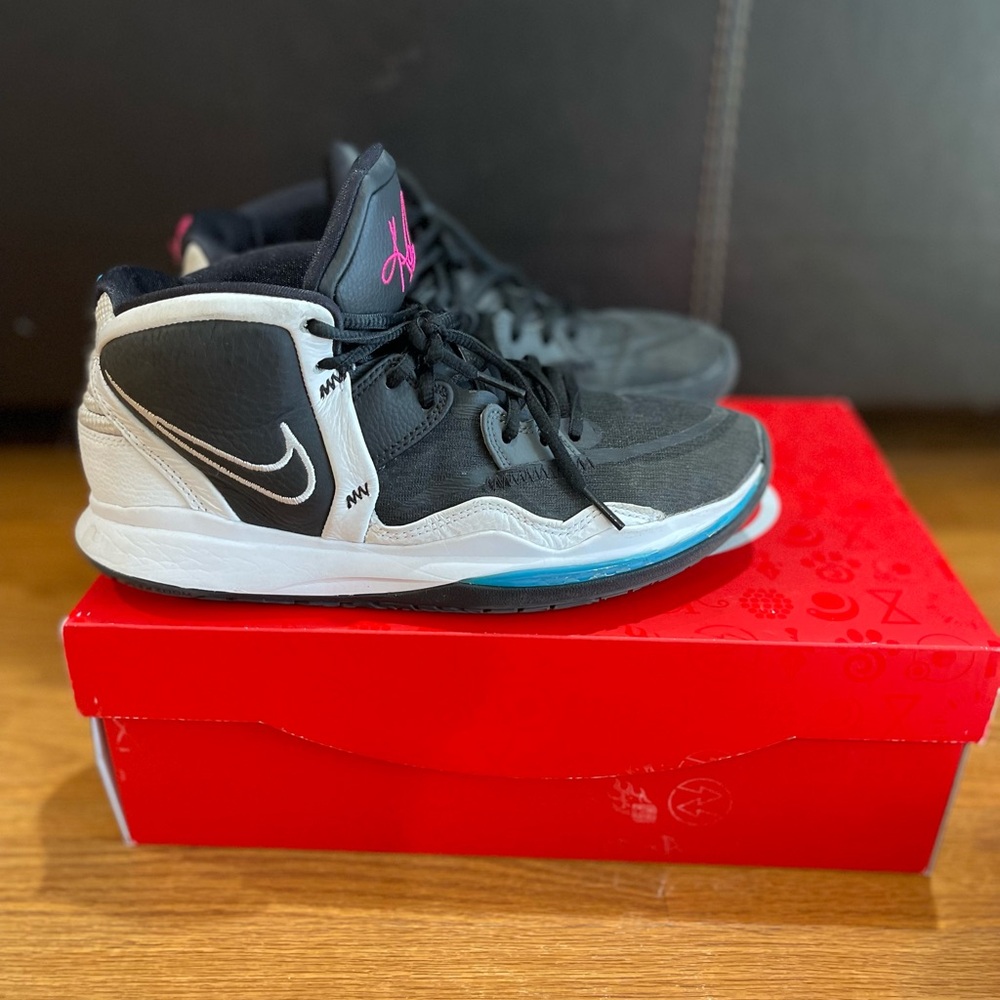 Like new Nike Kyrie infinity basketball court shoes sz 9.5 womens 8 mens